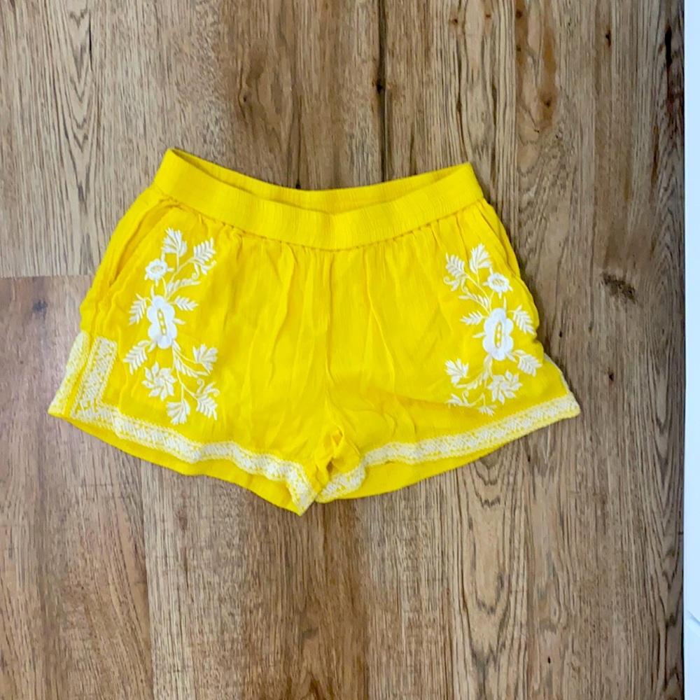 Jcrew linen lined shorts with elastic waistband.